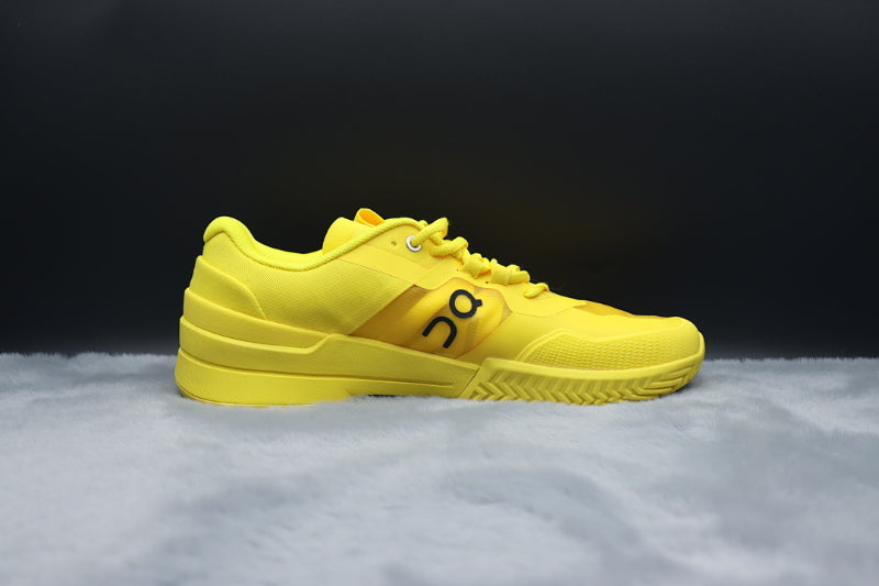 ON THE ROGER Pro 2 – Premium Tennis-Inspired Performance Sneaker