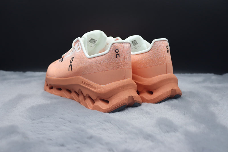 ON Cloudtilt – Tilted Sole Lifestyle Sneakers