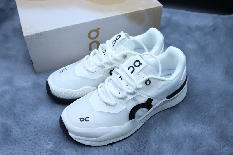 ON THE ROGER Pro 2 – Premium Tennis-Inspired Performance Sneaker