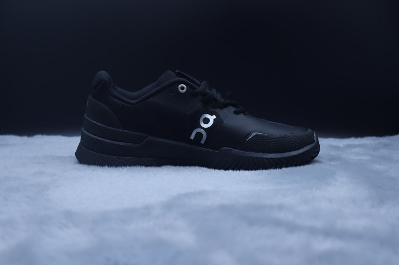 ON THE ROGER Pro 2 – Premium Tennis-Inspired Performance Sneaker