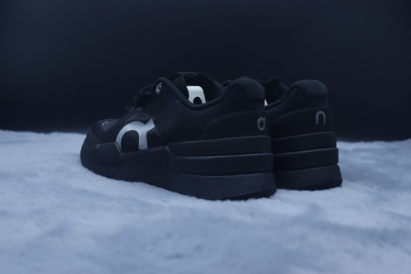 ON THE ROGER Pro 2 – Premium Tennis-Inspired Performance Sneaker