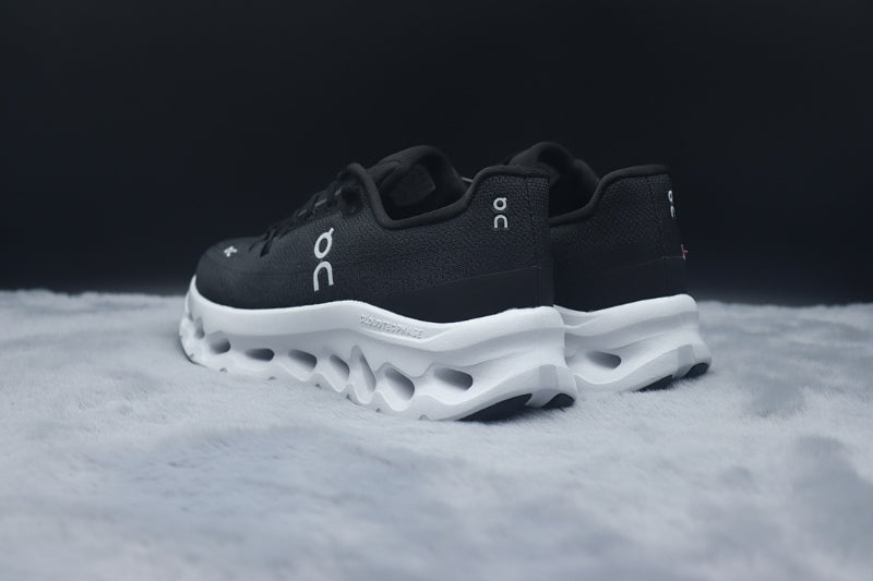 ON Cloudtilt – Tilted Sole Lifestyle Sneakers