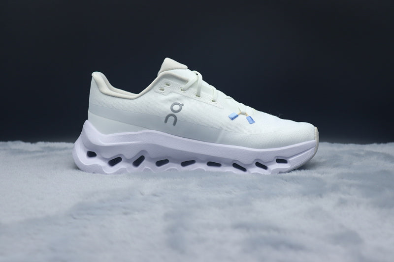 ON Cloudtilt – Tilted Sole Lifestyle Sneakers