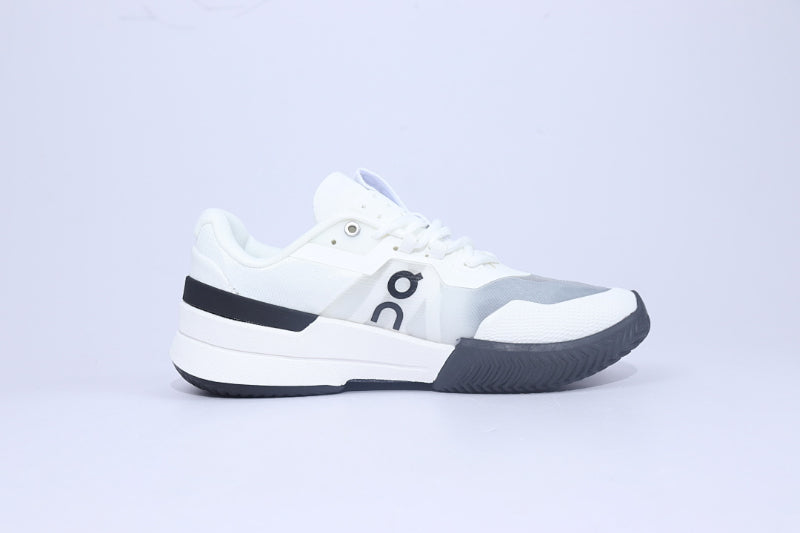 ON THE ROGER Pro 2 – Premium Tennis-Inspired Performance Sneaker