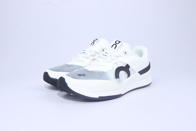 ON THE ROGER Pro 2 – Premium Tennis-Inspired Performance Sneaker