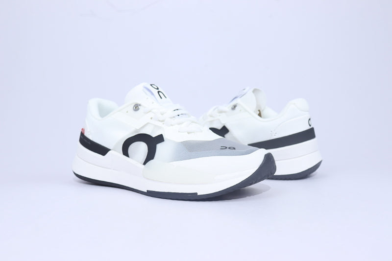 ON THE ROGER Pro 2 – Premium Tennis-Inspired Performance Sneaker
