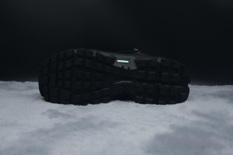 ON Cloudrock Low WP – Waterproof Low-Top Hiking Shoes