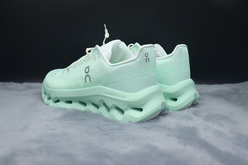 ON Cloudtilt – Tilted Sole Lifestyle Sneakers
