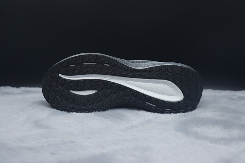 Mizuno ASTRO PLUS Athletic Shoe