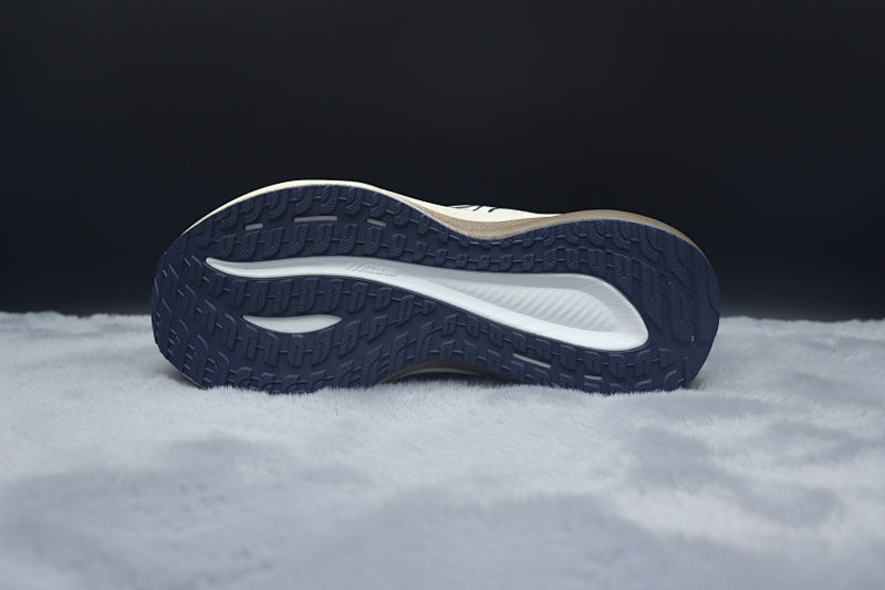 Mizuno ASTRO PLUS Athletic Shoe