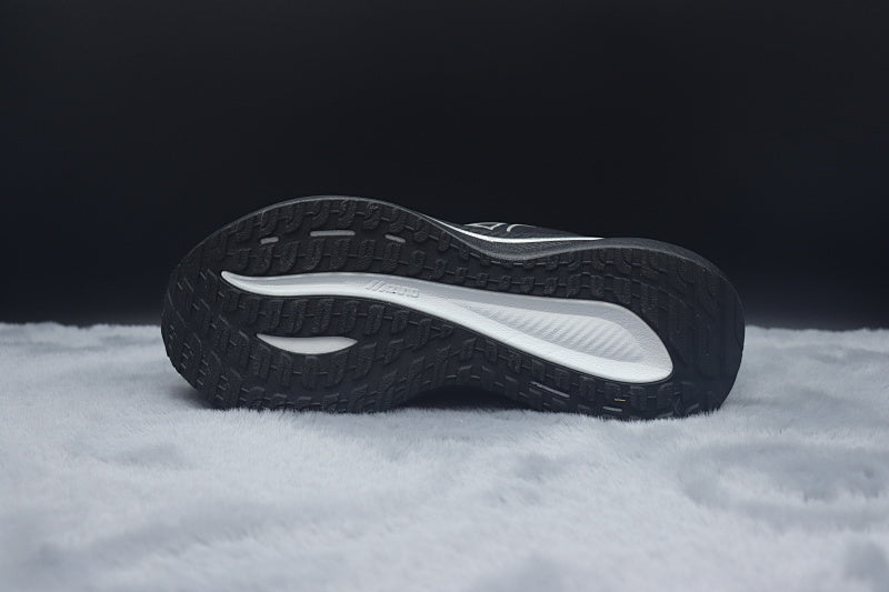 Mizuno ASTRO PLUS Athletic Shoe