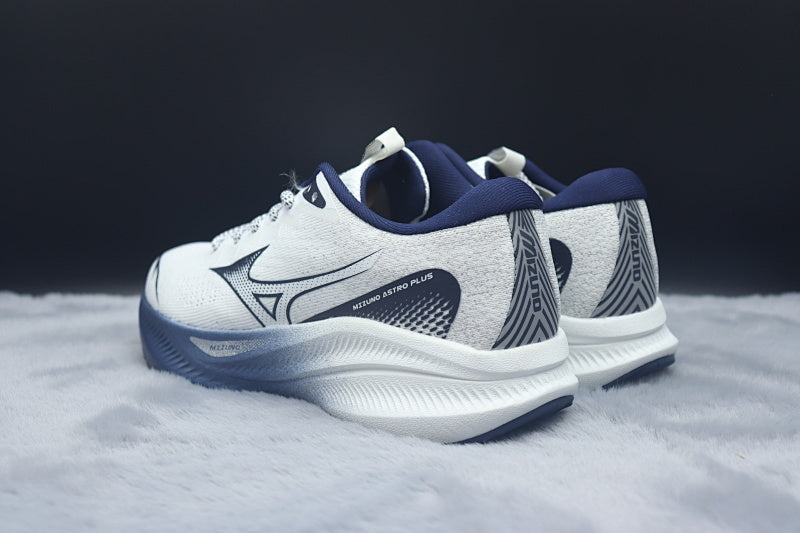 Mizuno ASTRO PLUS Athletic Shoe