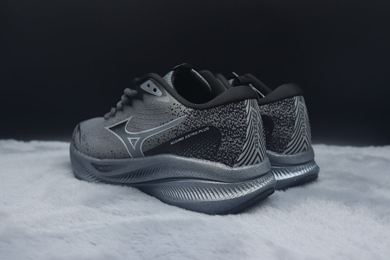 Mizuno ASTRO PLUS Athletic Shoe