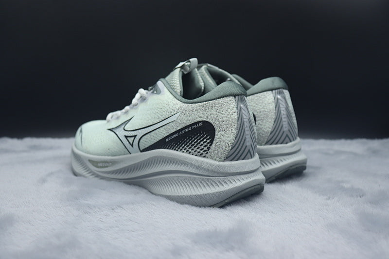 Mizuno ASTRO PLUS Athletic Shoe