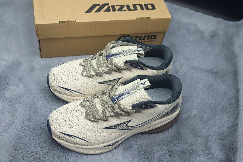 Mizuno ASTRO PLUS Athletic Shoe