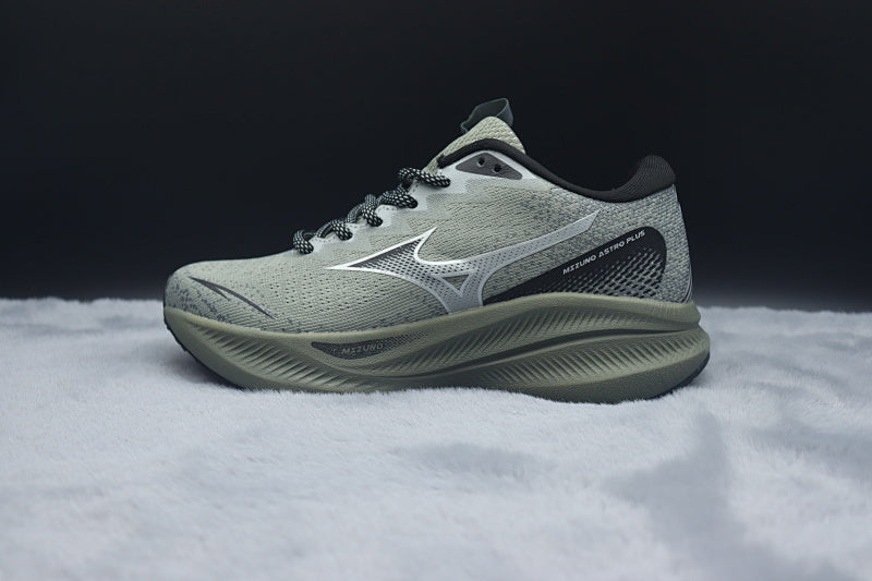 Mizuno ASTRO PLUS Athletic Shoe