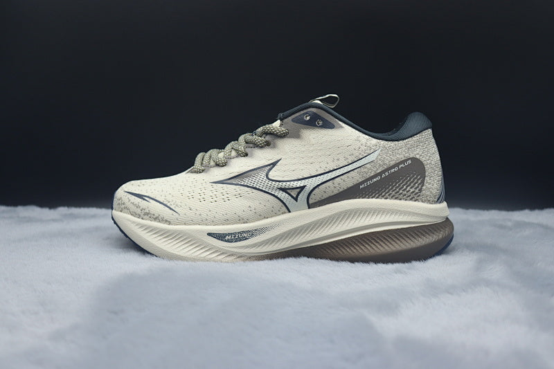 Mizuno ASTRO PLUS Athletic Shoe