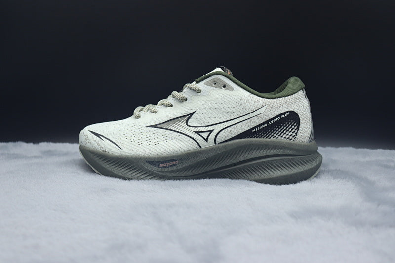 Mizuno ASTRO PLUS Athletic Shoe