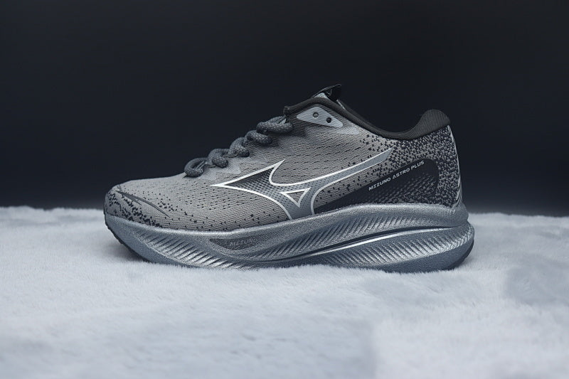 Mizuno ASTRO PLUS Athletic Shoe