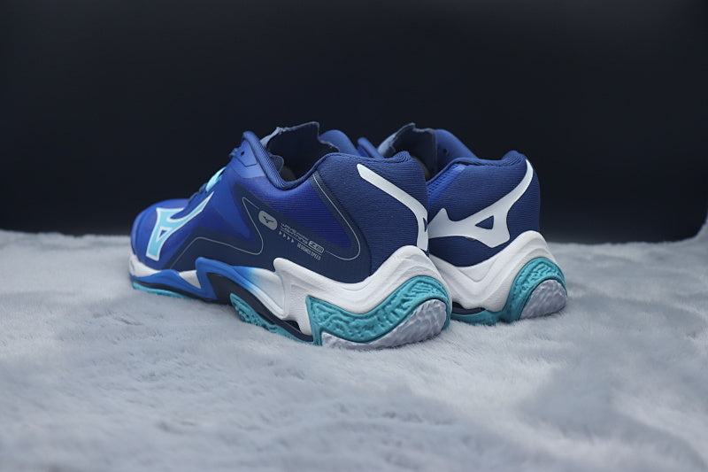 Mizuno Wave Lightning Z8 Volleyball Shoes