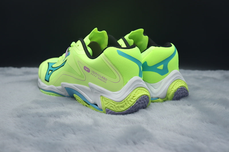 Mizuno Wave Lightning Z8 Volleyball Shoes