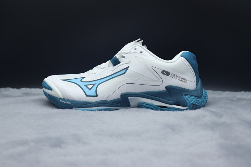 Mizuno Wave Lightning Z8 Volleyball Shoes
