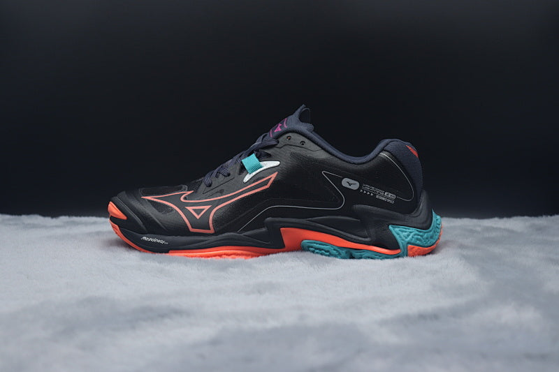 Mizuno Wave Lightning Z8 Volleyball Shoes