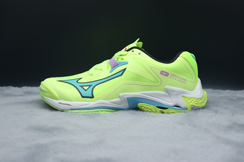 Mizuno Wave Lightning Z8 Volleyball Shoes