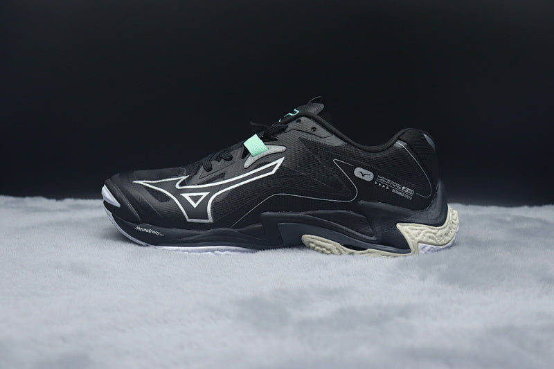 Mizuno Wave Lightning Z8 Volleyball Shoes