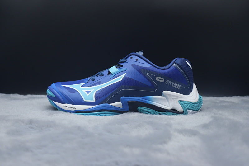 Mizuno Wave Lightning Z8 Volleyball Shoes