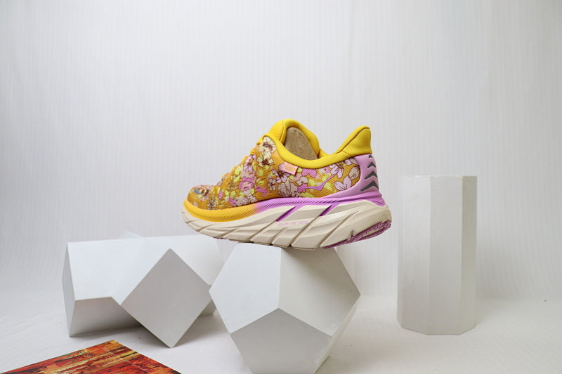 HOKA Clifton 8 Running Shoes
