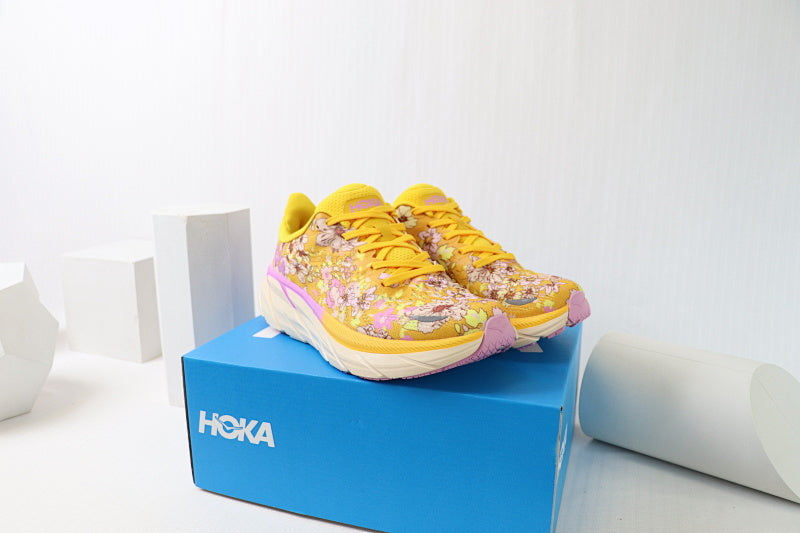 HOKA Clifton 8 Running Shoes